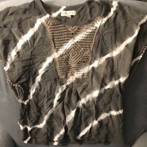 Monochromatic Hippie Top